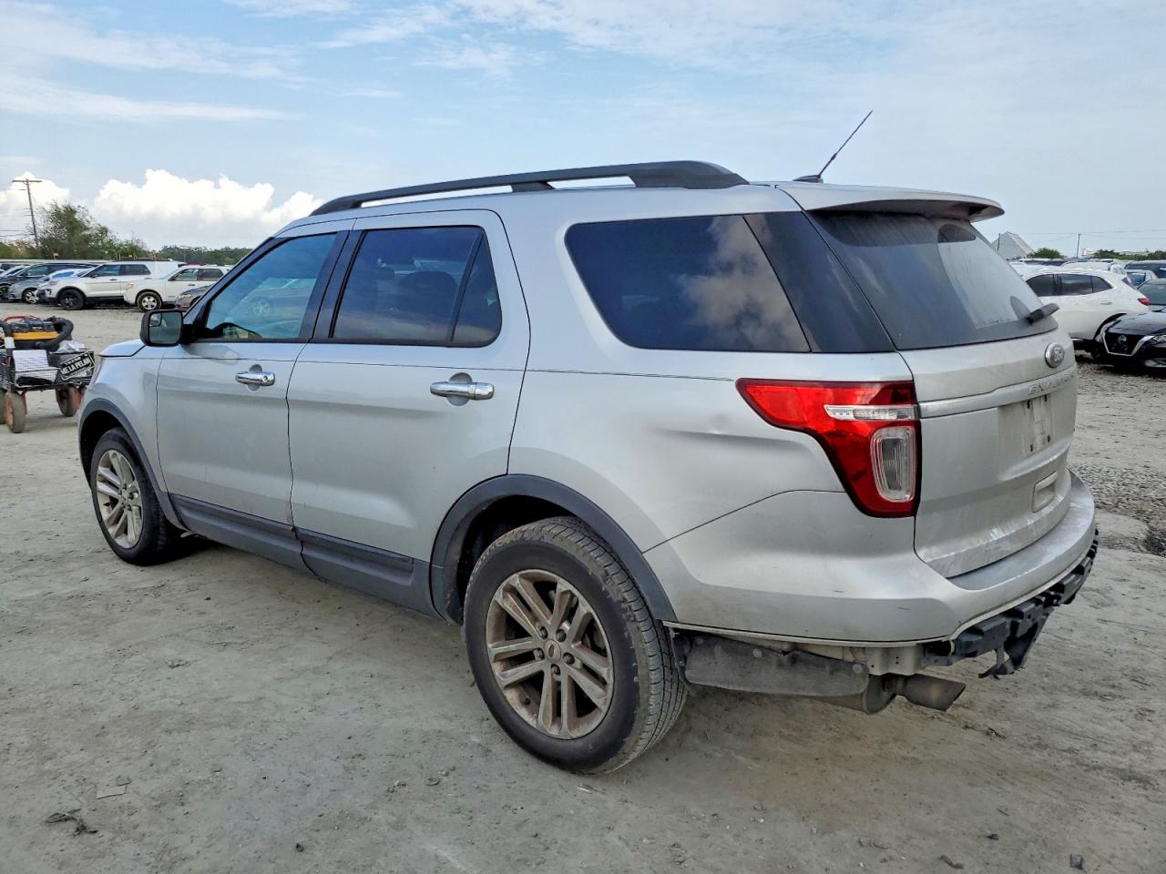 2015 FORD EXPLORER photo 2