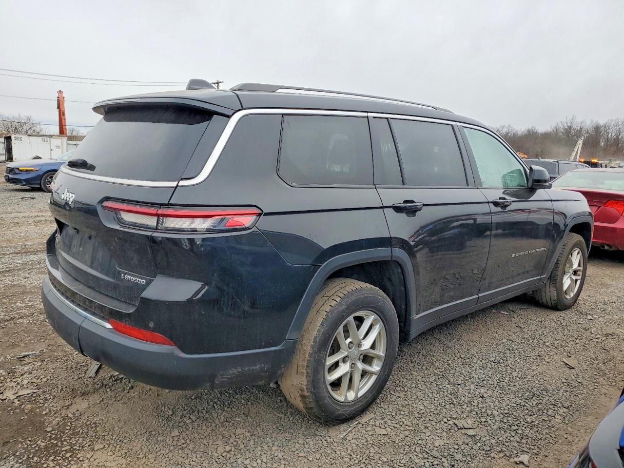 2022 JEEP GRAND CHEROKEE L LAREDO photo 3