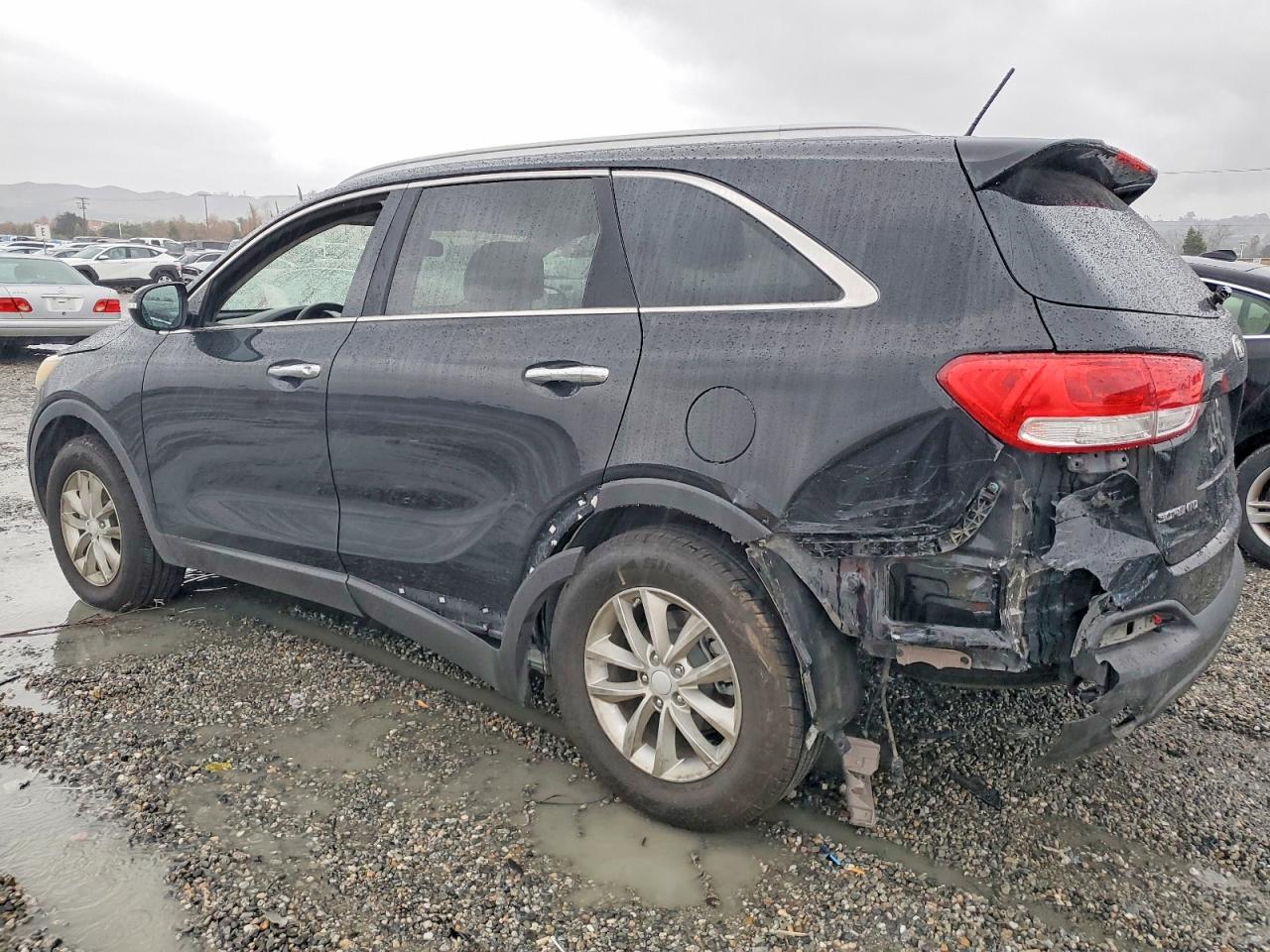 2017 KIA SORENTO LX photo 4