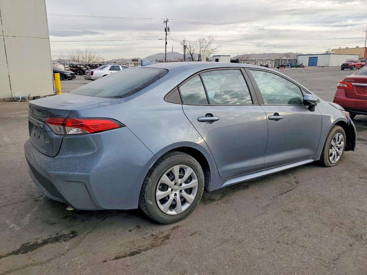 2022 TOYOTA COROLLA LE photo 3