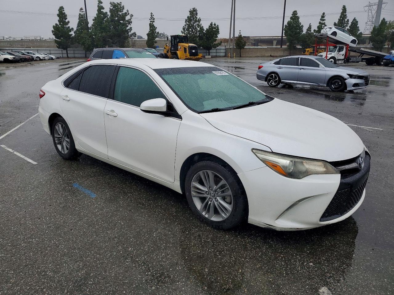 2015 TOYOTA CAMRY SE photo 4