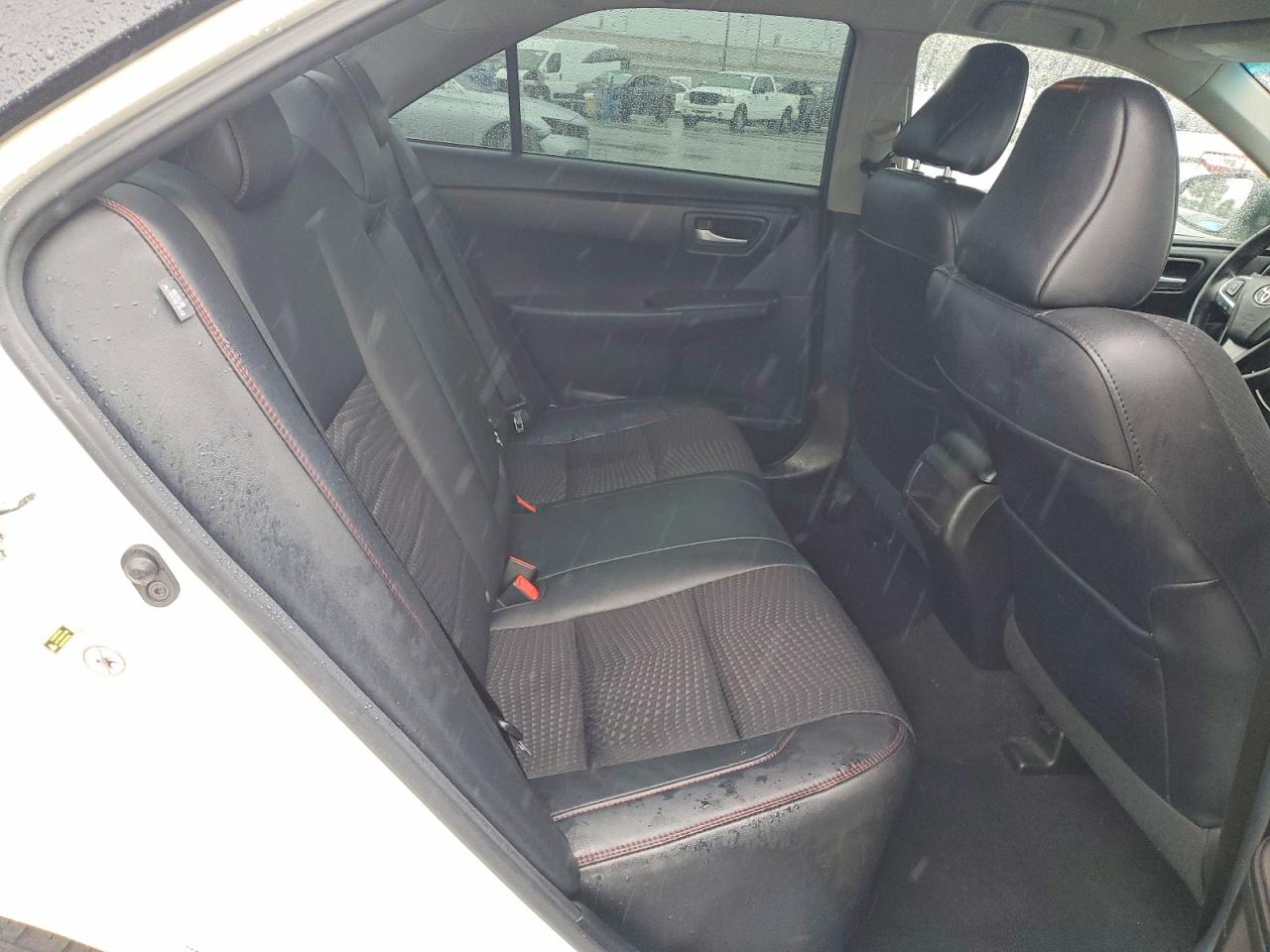 2015 TOYOTA CAMRY SE photo 10