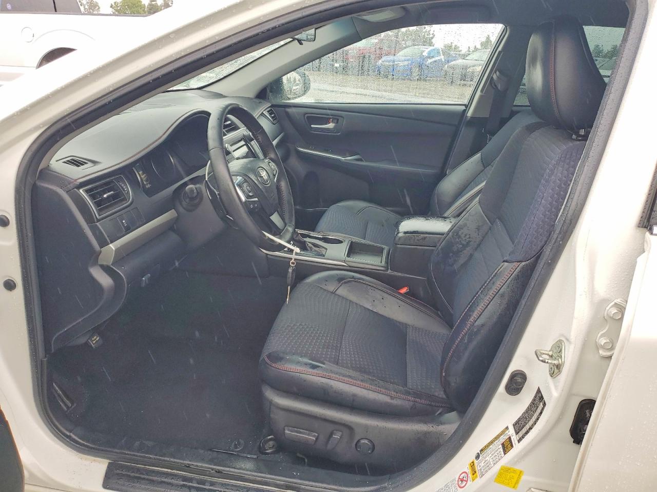 2015 TOYOTA CAMRY SE photo 7