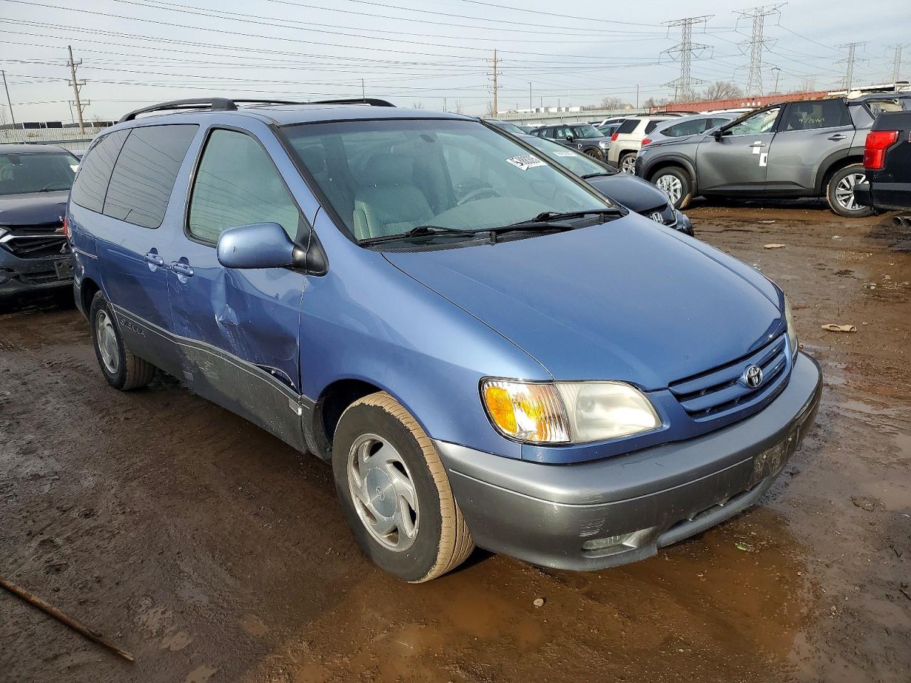 2002 TOYOTA SIENNA LE photo 4