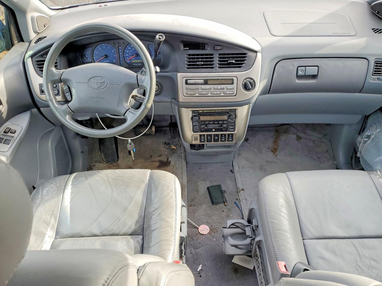 2002 TOYOTA SIENNA LE photo 8