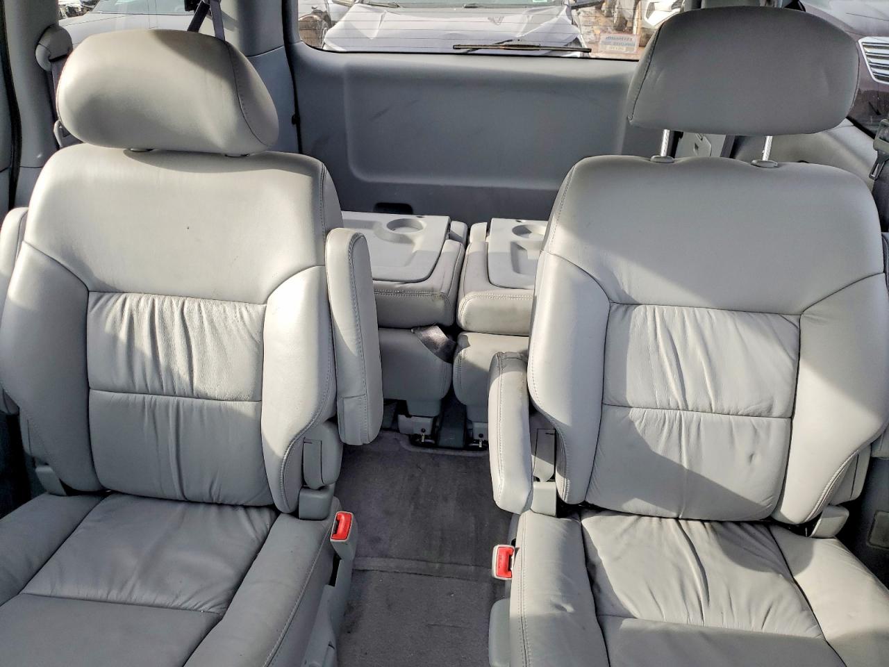 2002 TOYOTA SIENNA LE photo 10