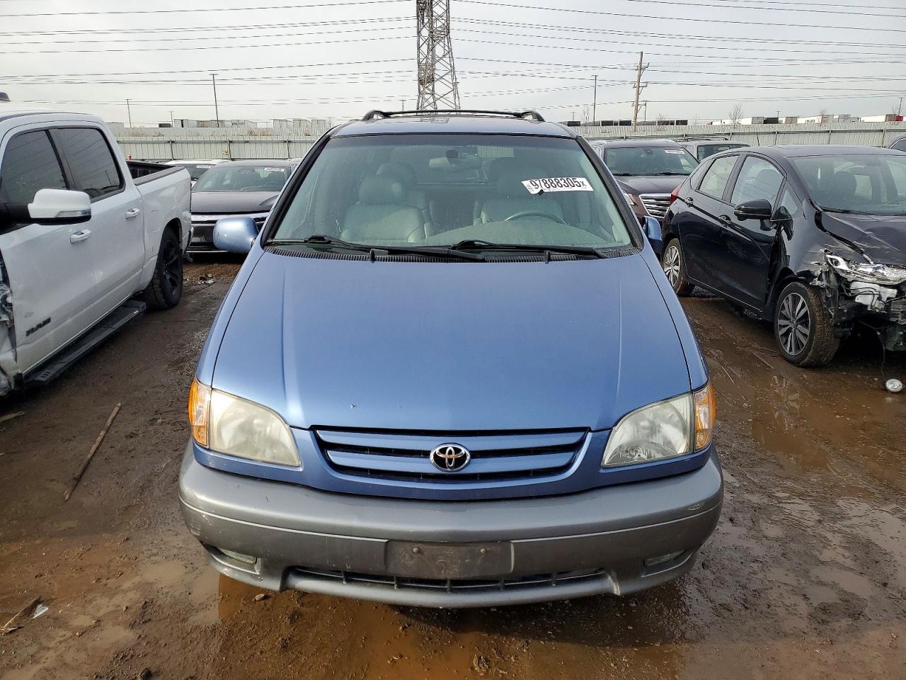 2002 TOYOTA SIENNA LE photo 5