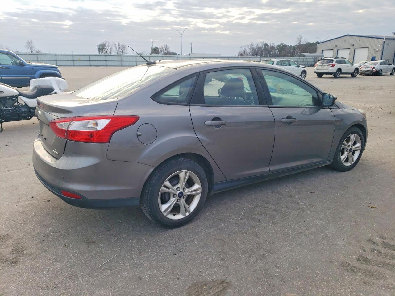 2014 FORD FOCUS SE photo 3