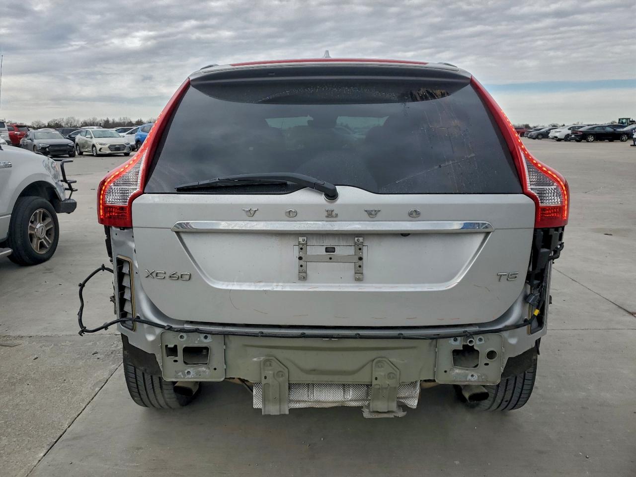2016 VOLVO XC60 T5 PREMIER photo 6