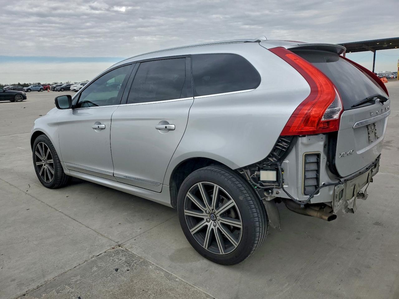 2016 VOLVO XC60 T5 PREMIER photo 2
