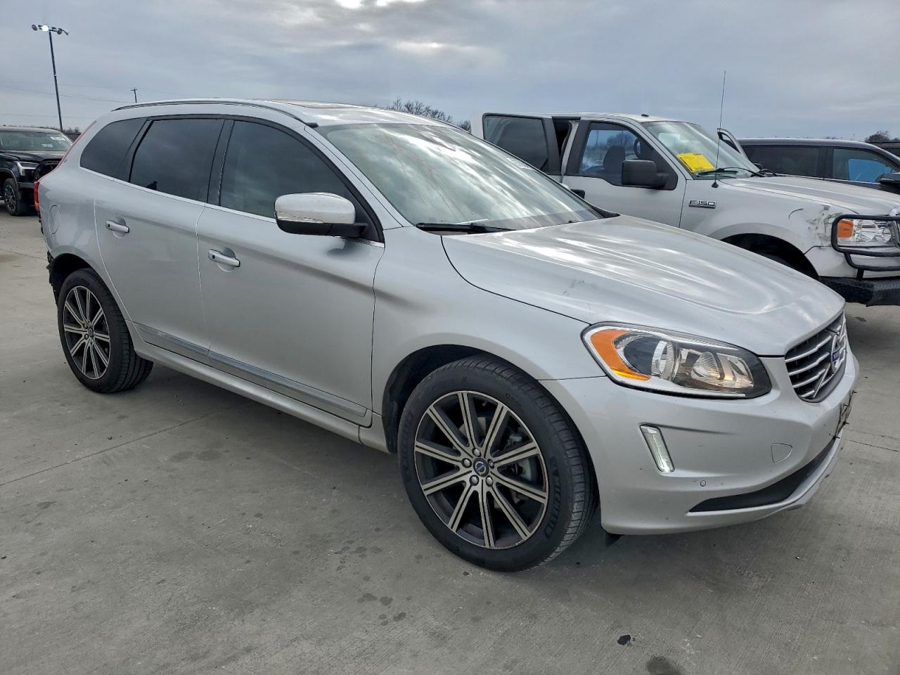 2016 VOLVO XC60 T5 PREMIER photo 4