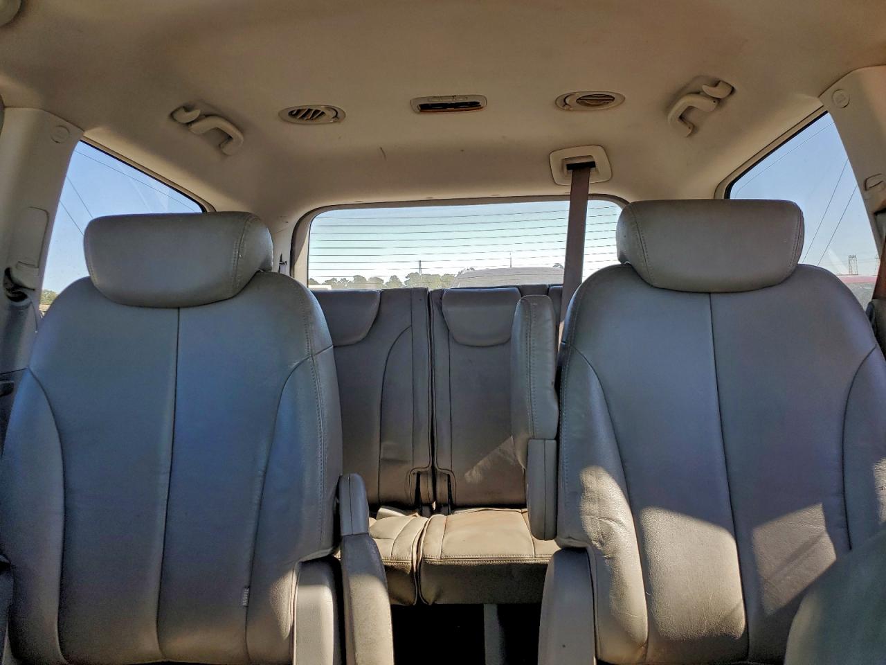 2007 HYUNDAI ENTOURAGE GLS photo 10