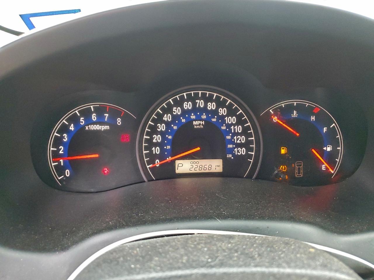 2007 HYUNDAI ENTOURAGE GLS photo 9