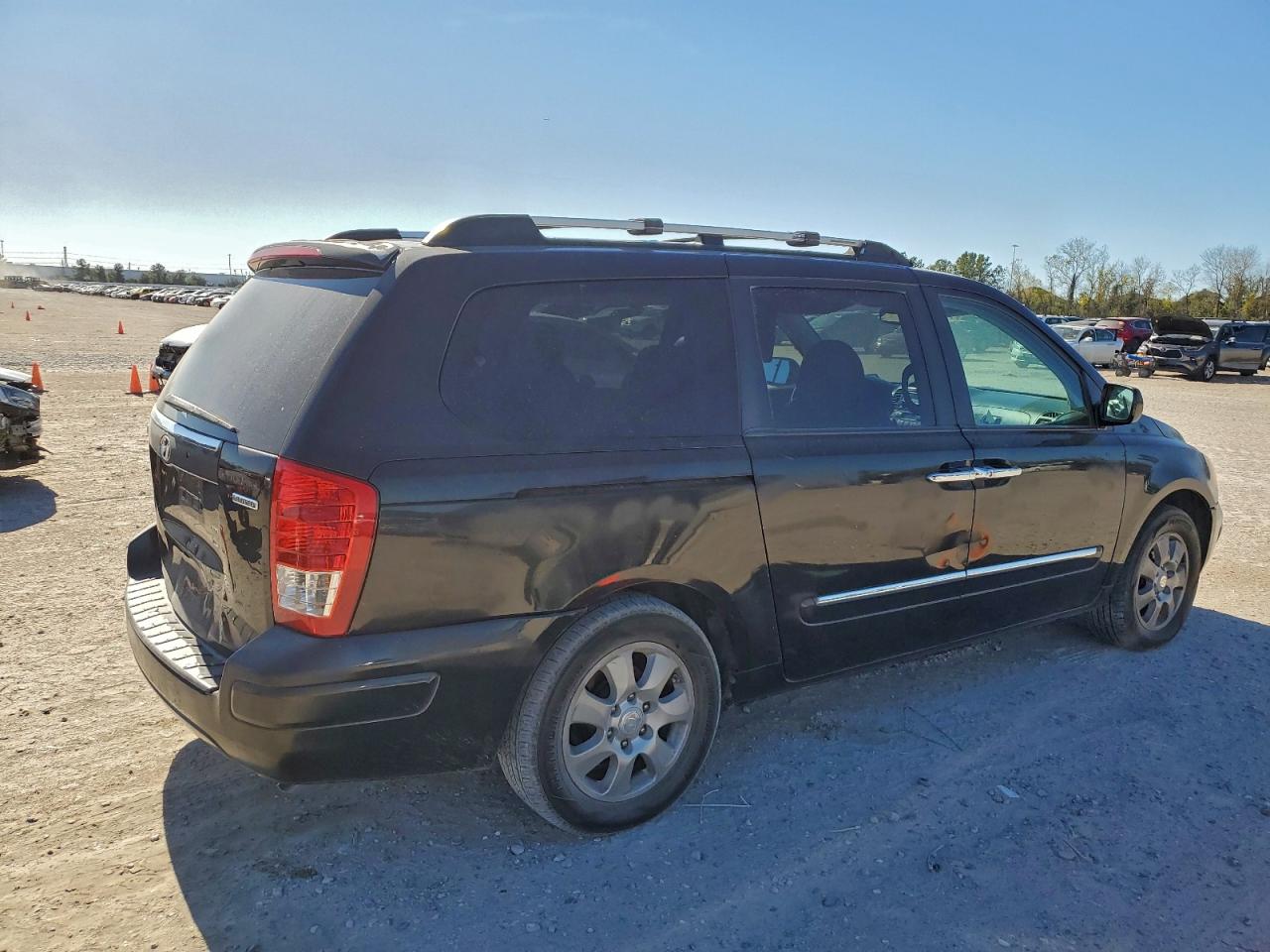 2007 HYUNDAI ENTOURAGE GLS photo 3