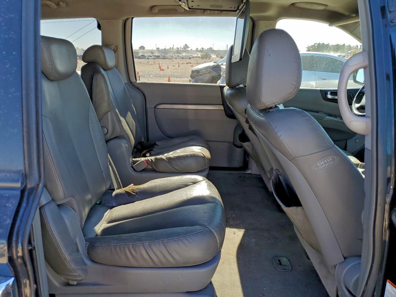 2007 HYUNDAI ENTOURAGE GLS photo 11