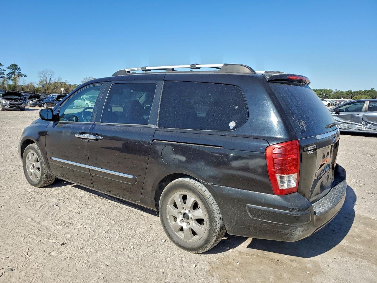 2007 HYUNDAI ENTOURAGE GLS photo 2
