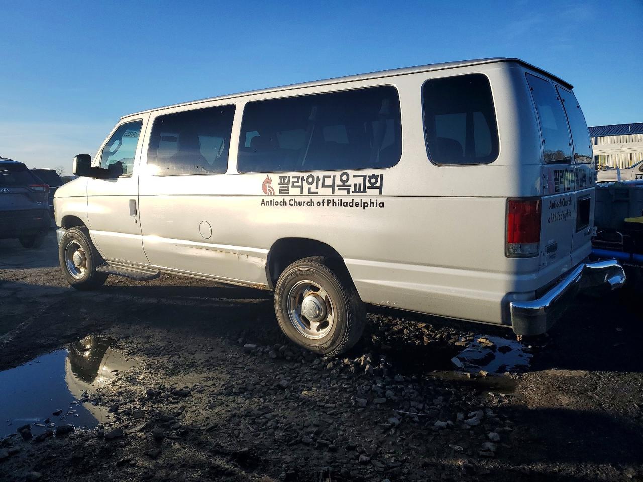 2010 FORD ECONOLINE E350 SUPER DUTY WAGON photo 2