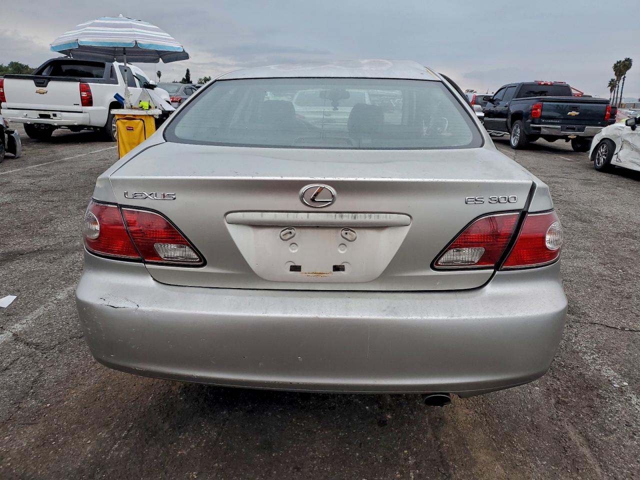 2002 LEXUS ES 300 photo 6