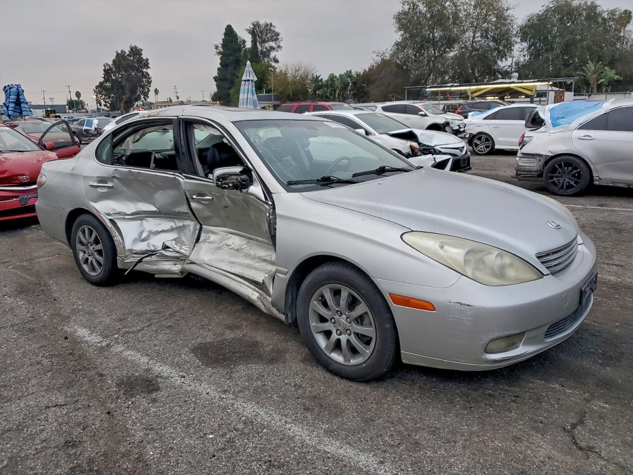 2002 LEXUS ES 300 photo 4