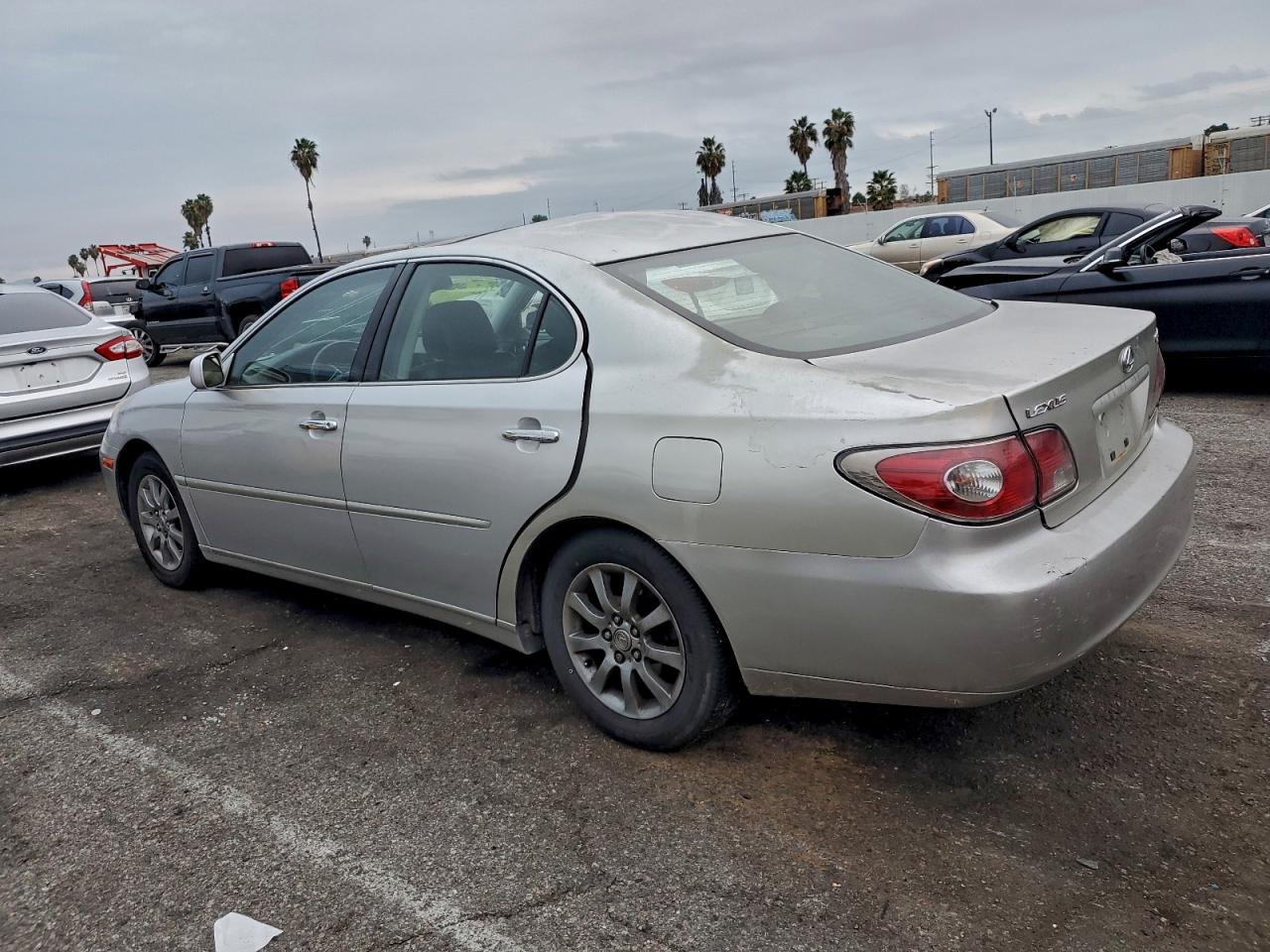 2002 LEXUS ES 300 photo 2
