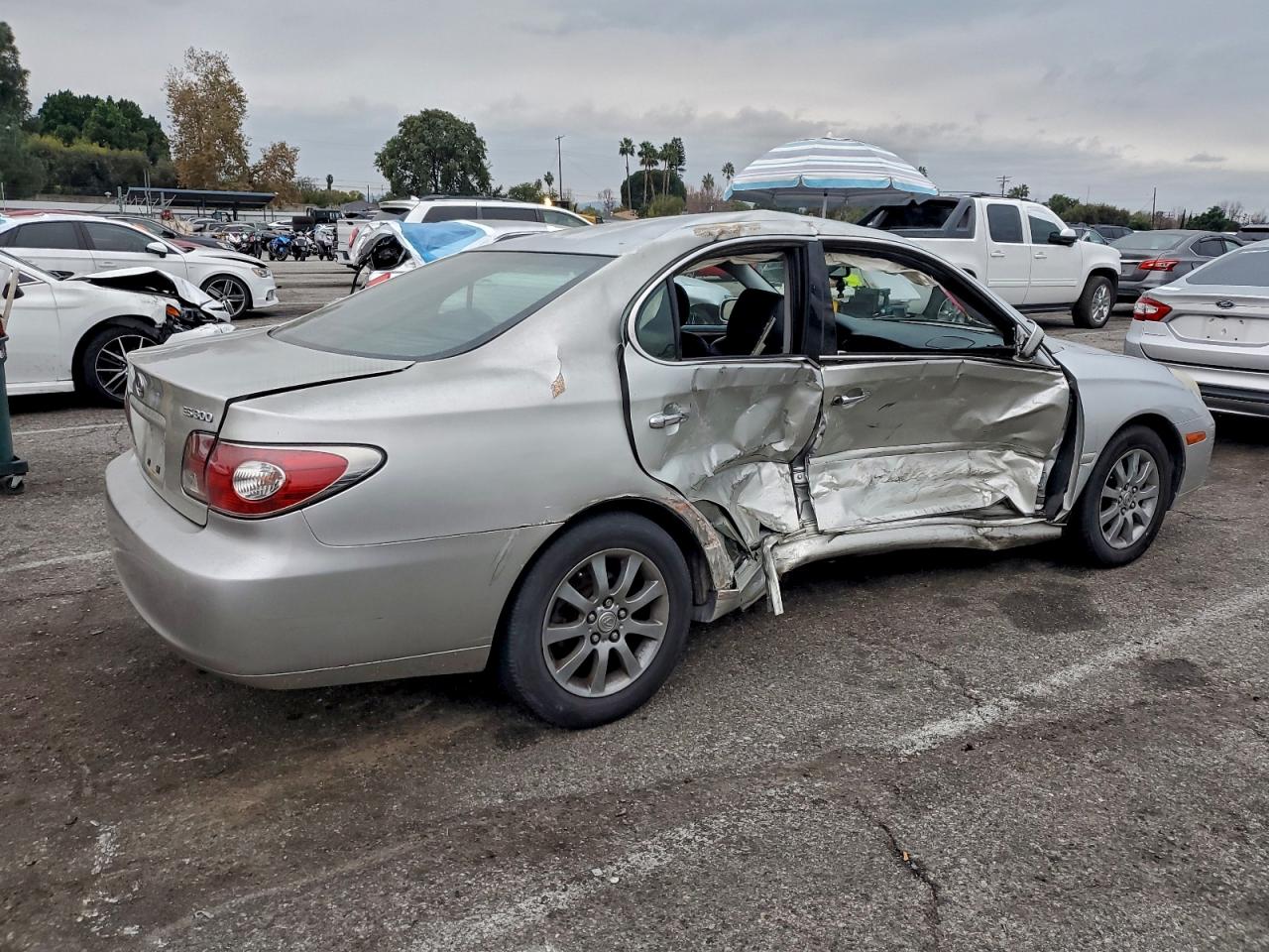 2002 LEXUS ES 300 photo 3