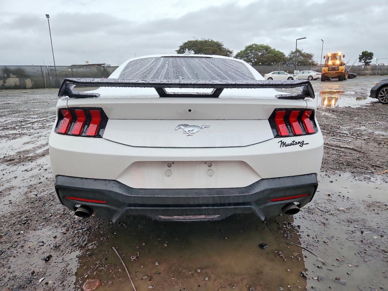 2024 FORD MUSTANG photo 6