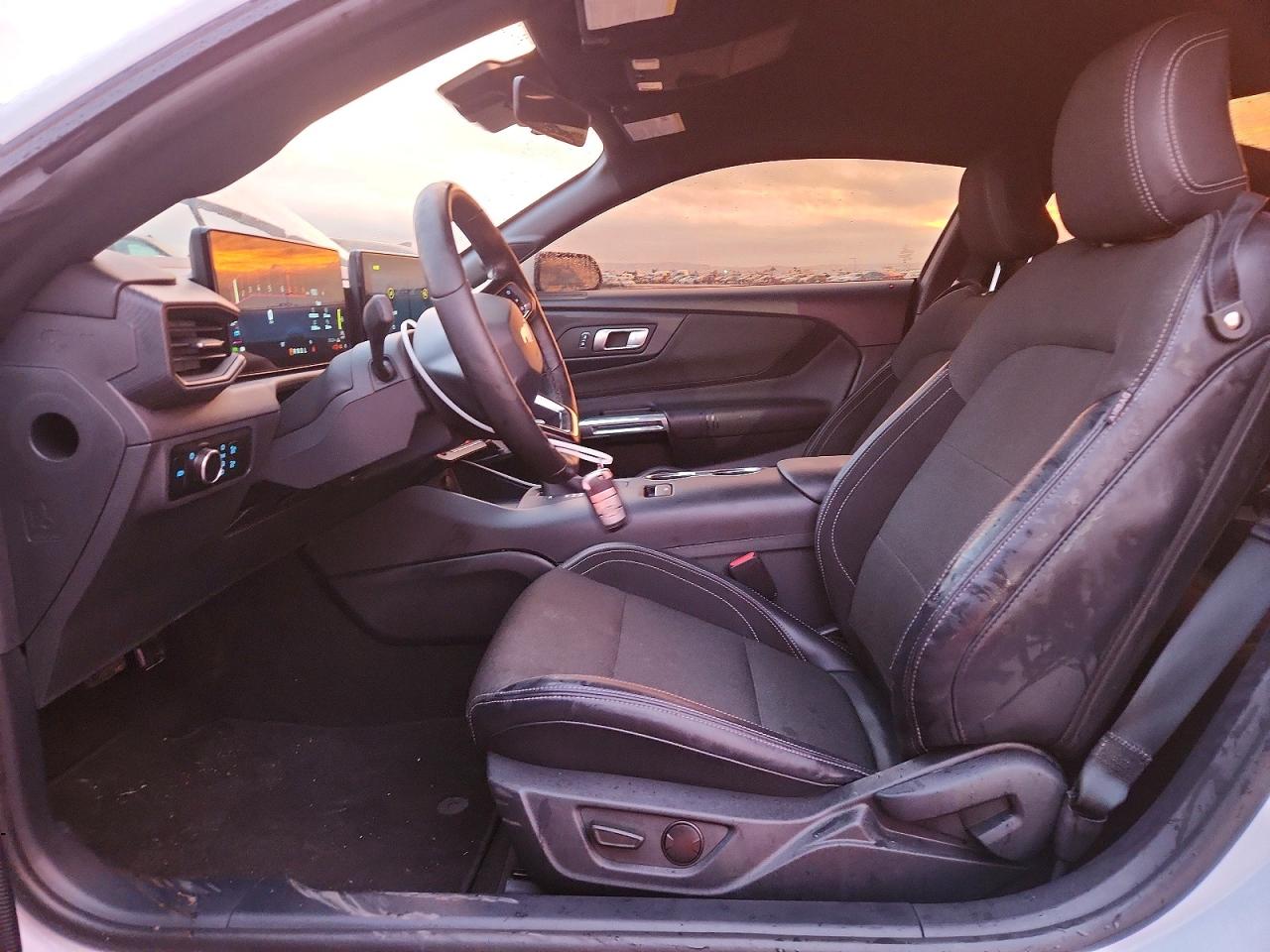 2024 FORD MUSTANG photo 7