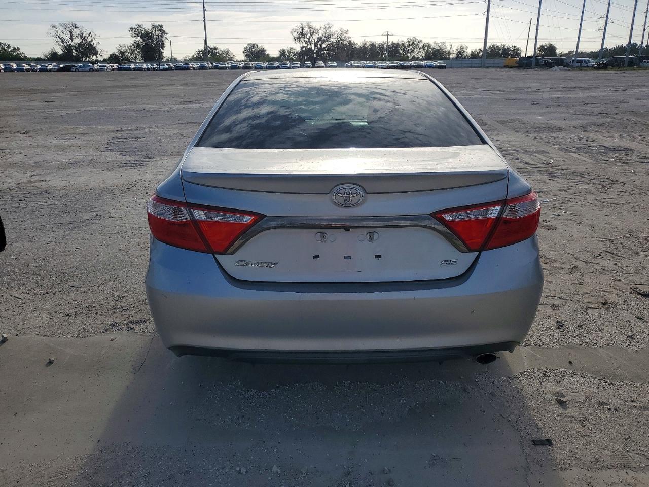 2017 TOYOTA CAMRY LE photo 11