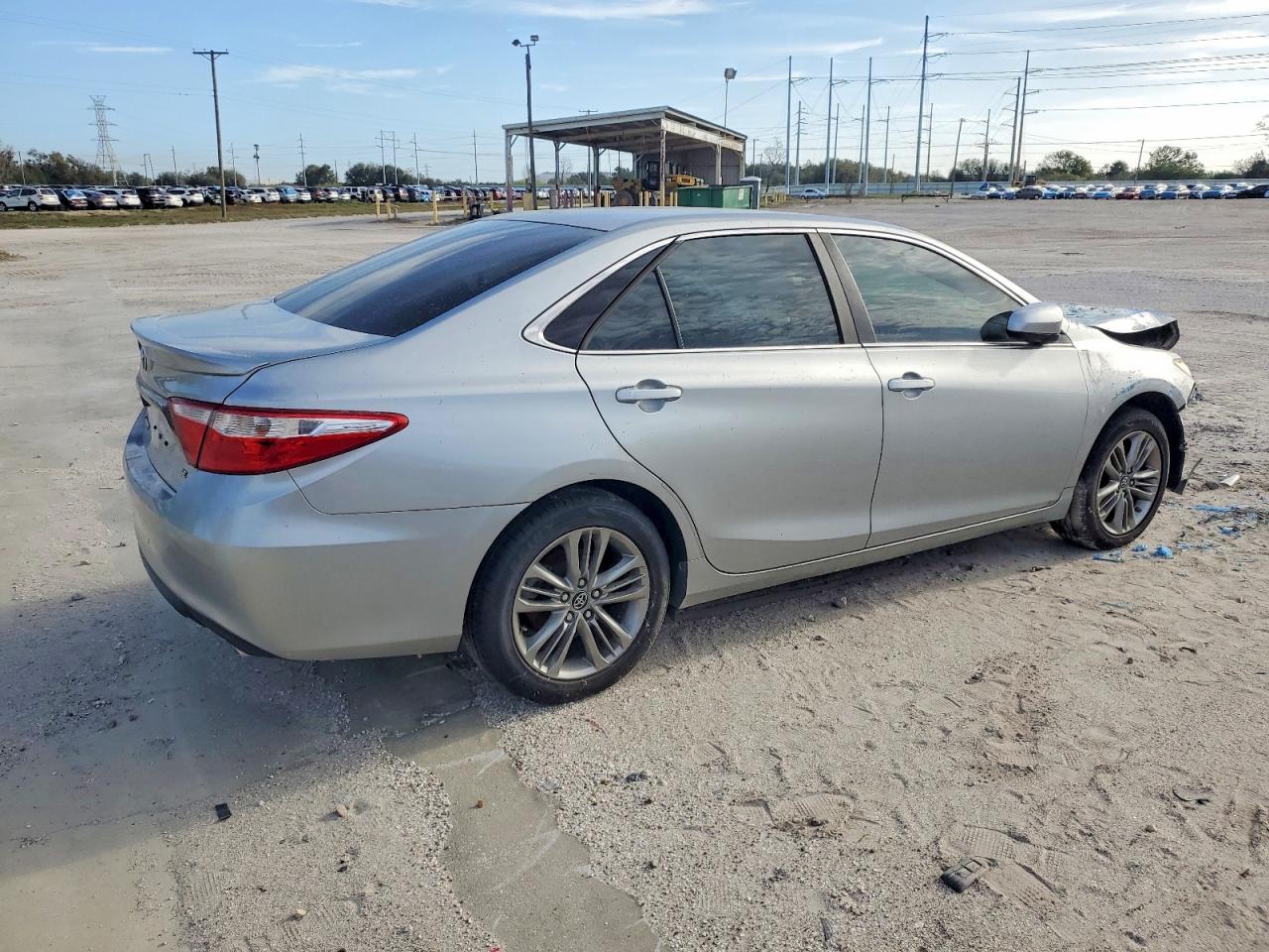 2017 TOYOTA CAMRY LE photo 5