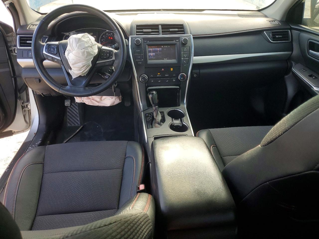 2017 TOYOTA CAMRY LE photo 15