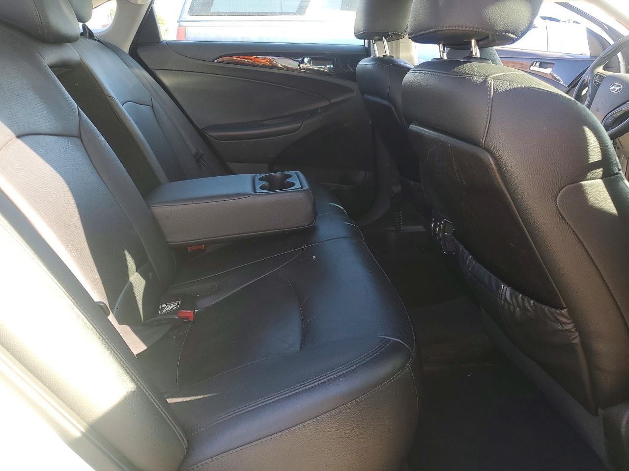 2012 HYUNDAI SONATA SE photo 19
