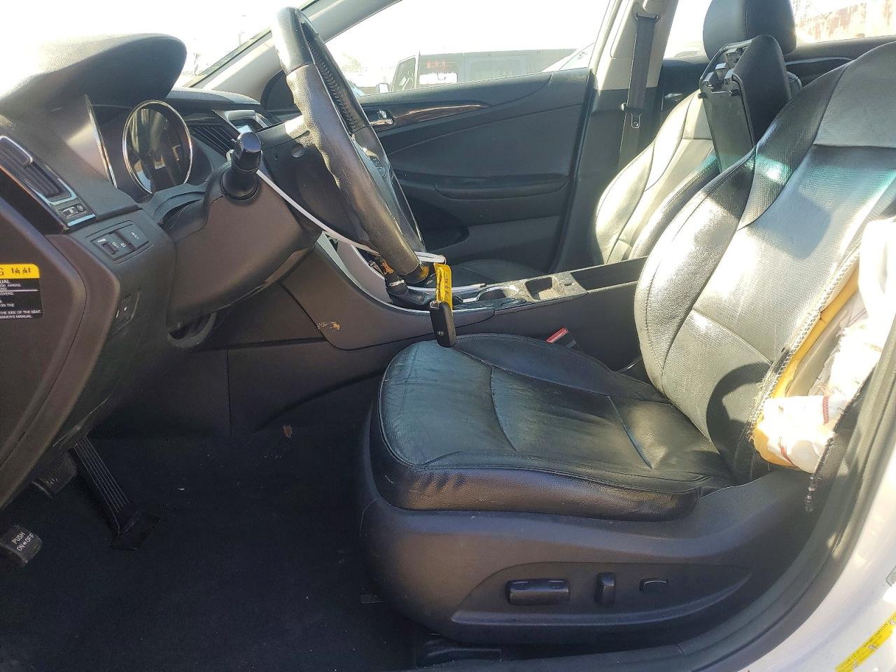 2012 HYUNDAI SONATA SE photo 13