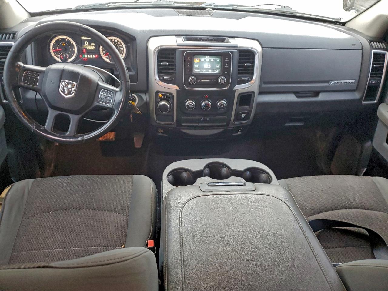 2016 RAM 1500 SLT photo 8