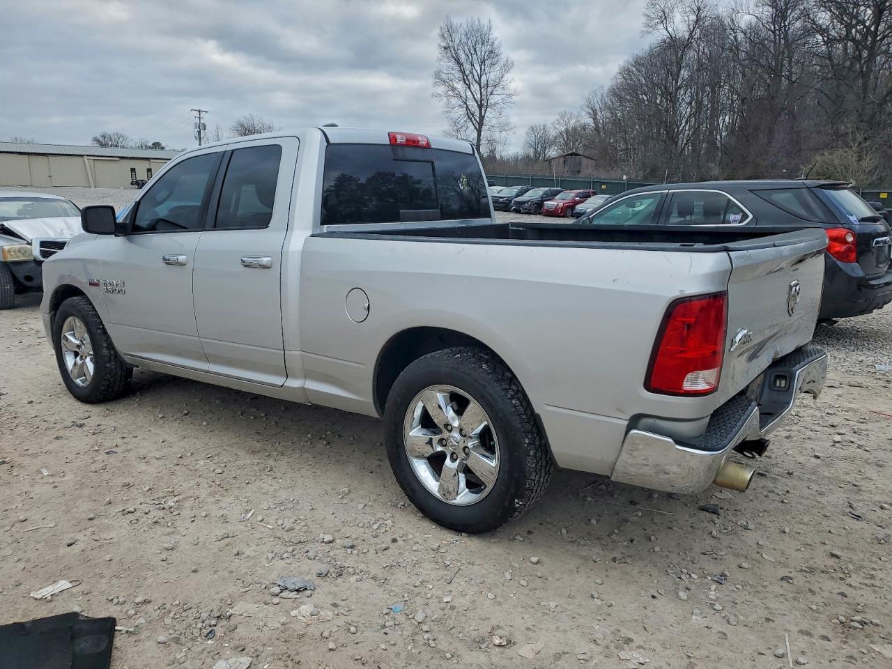 2016 RAM 1500 SLT photo 2