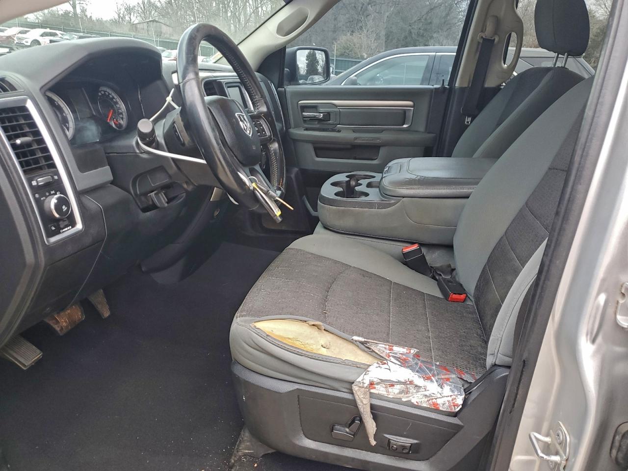 2016 RAM 1500 SLT photo 7