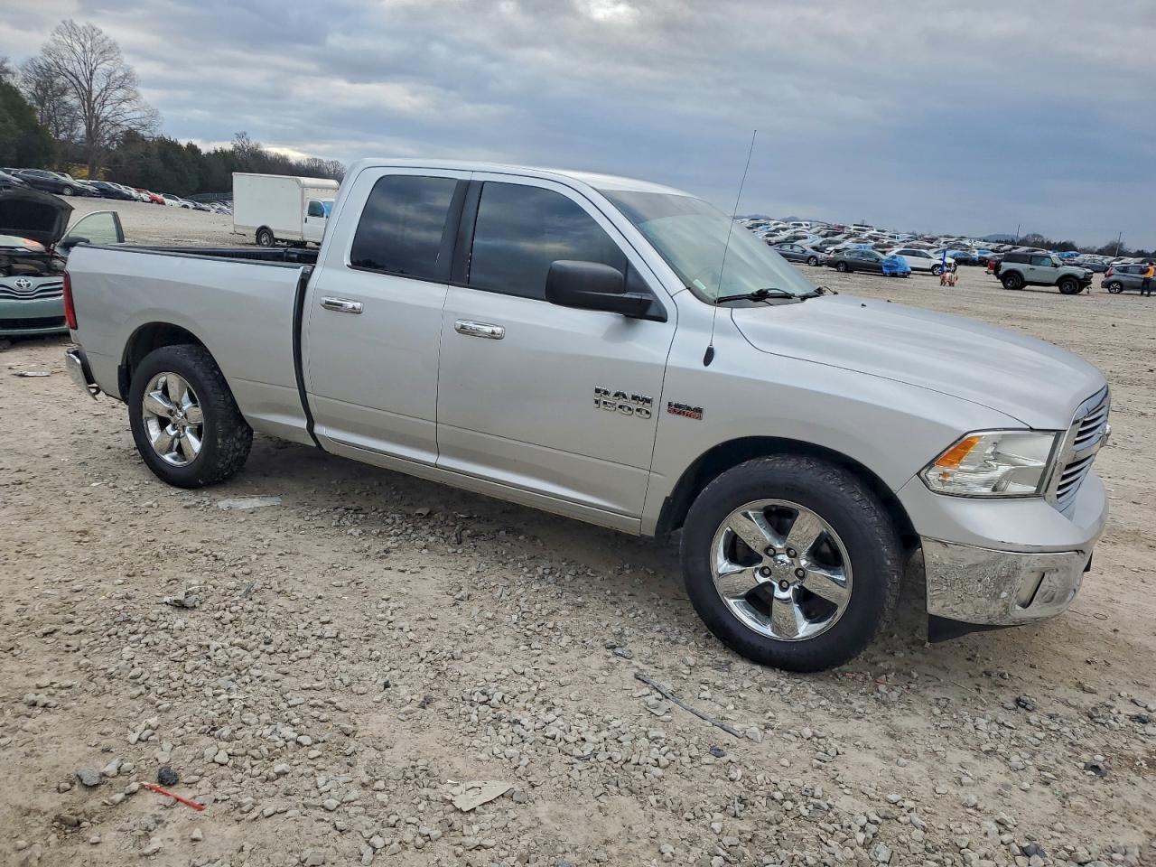 2016 RAM 1500 SLT photo 4