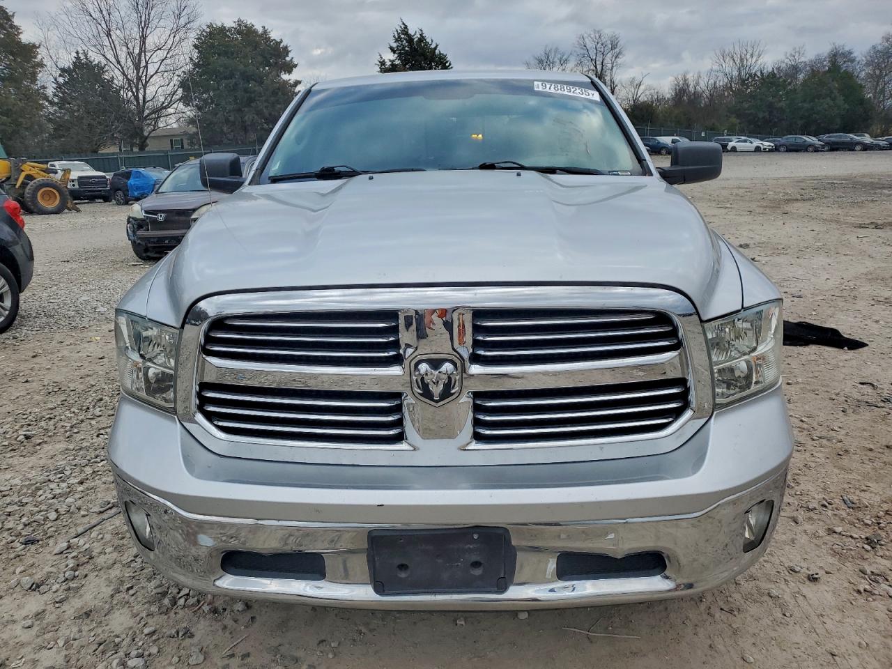 2016 RAM 1500 SLT photo 5