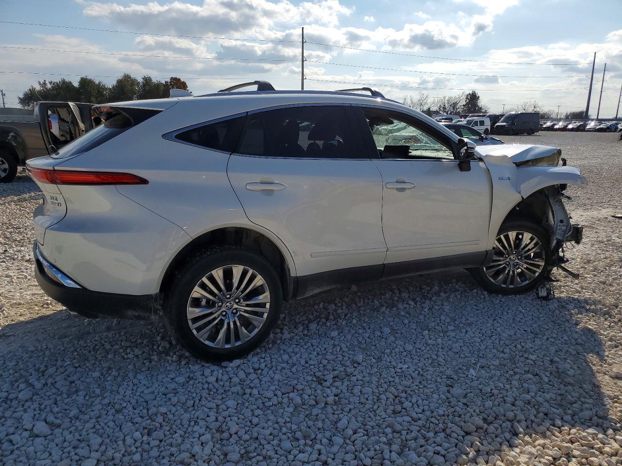 2021 TOYOTA VENZA LE photo 3