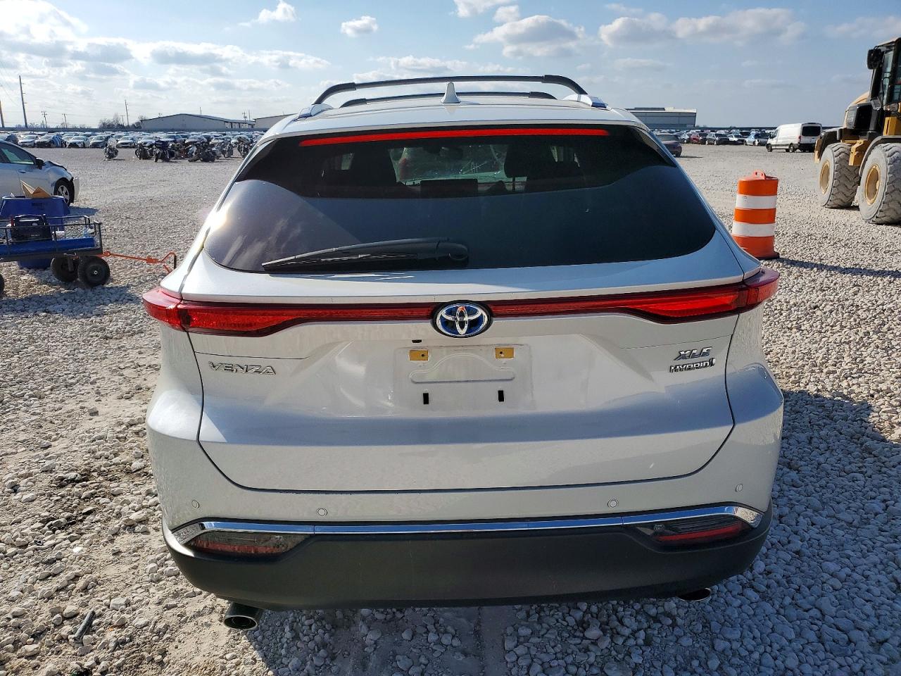 2021 TOYOTA VENZA LE photo 6