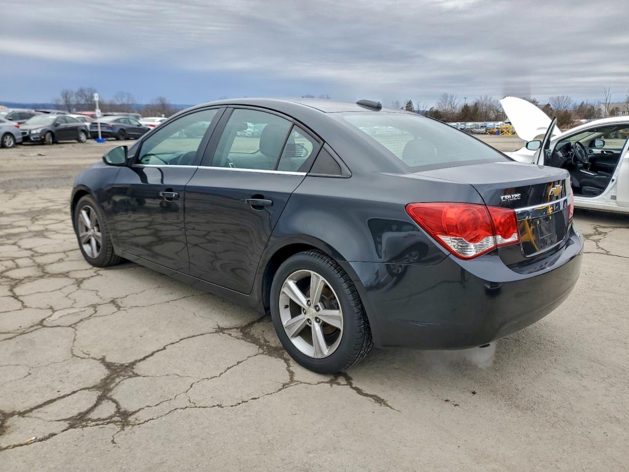 2015 CHEVROLET CRUZE LT photo 2