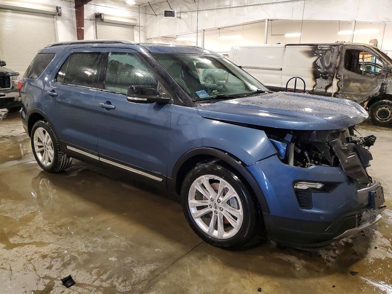 2018 FORD EXPLORER XLT photo 4