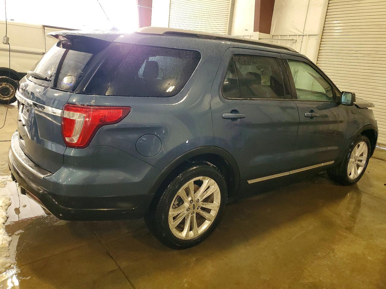 2018 FORD EXPLORER XLT photo 3