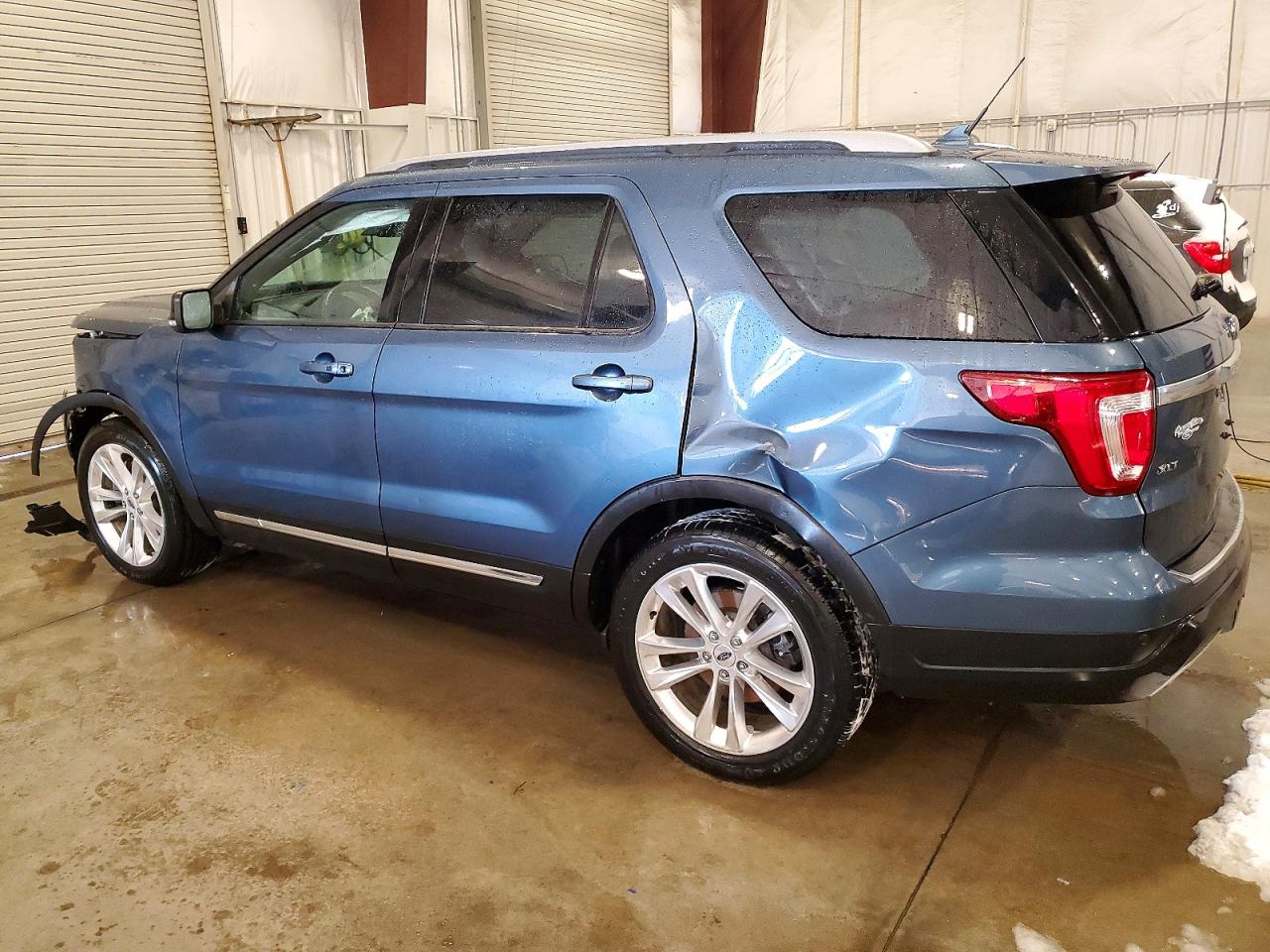 2018 FORD EXPLORER XLT photo 2