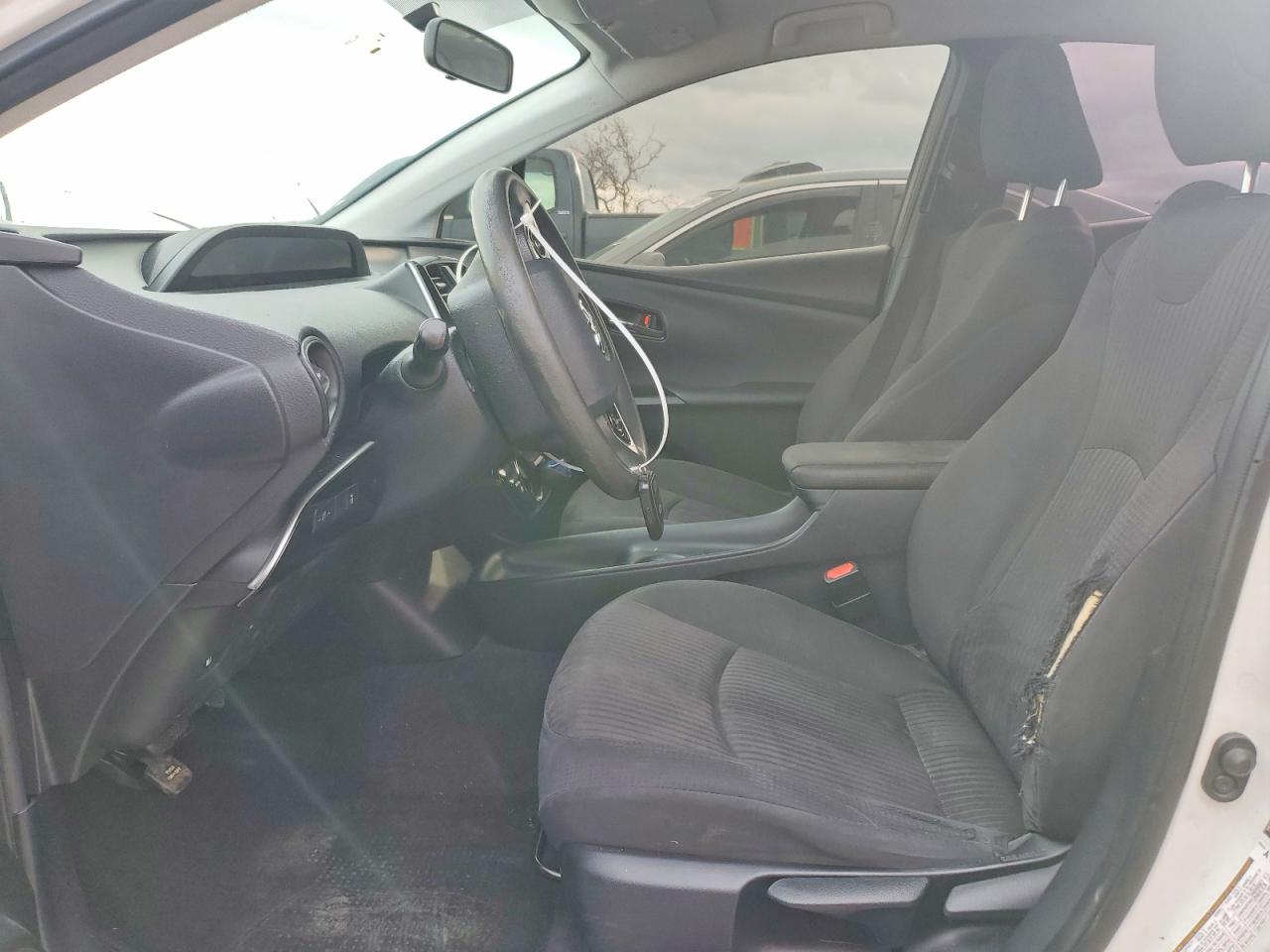 2016 TOYOTA PRIUS photo 13