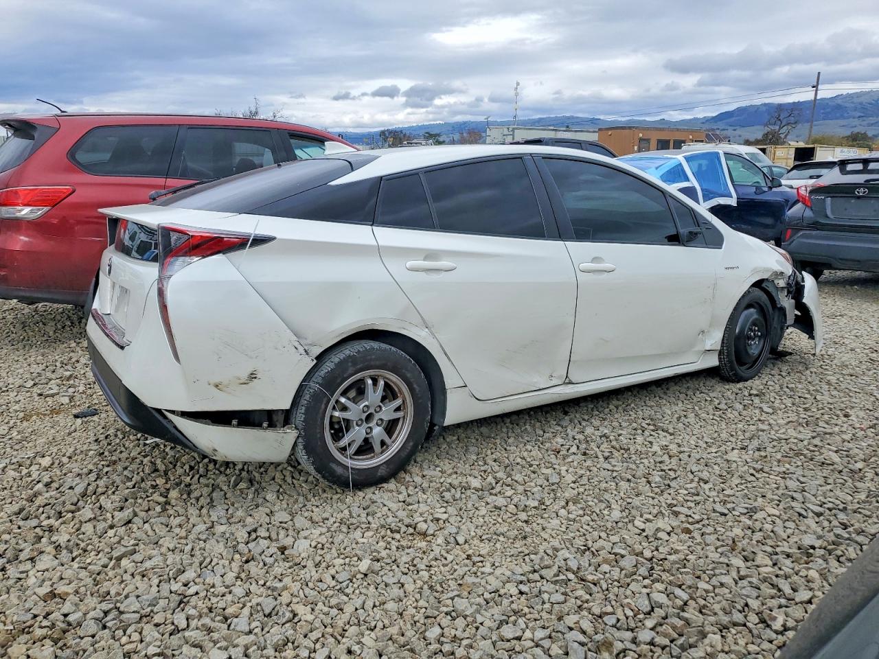 2016 TOYOTA PRIUS photo 5
