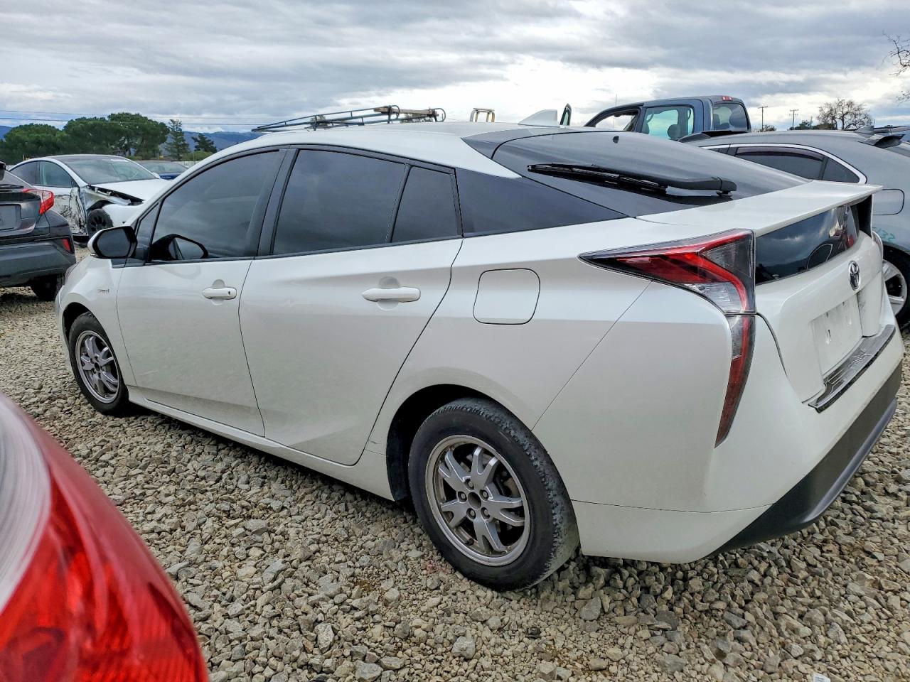 2016 TOYOTA PRIUS photo 3