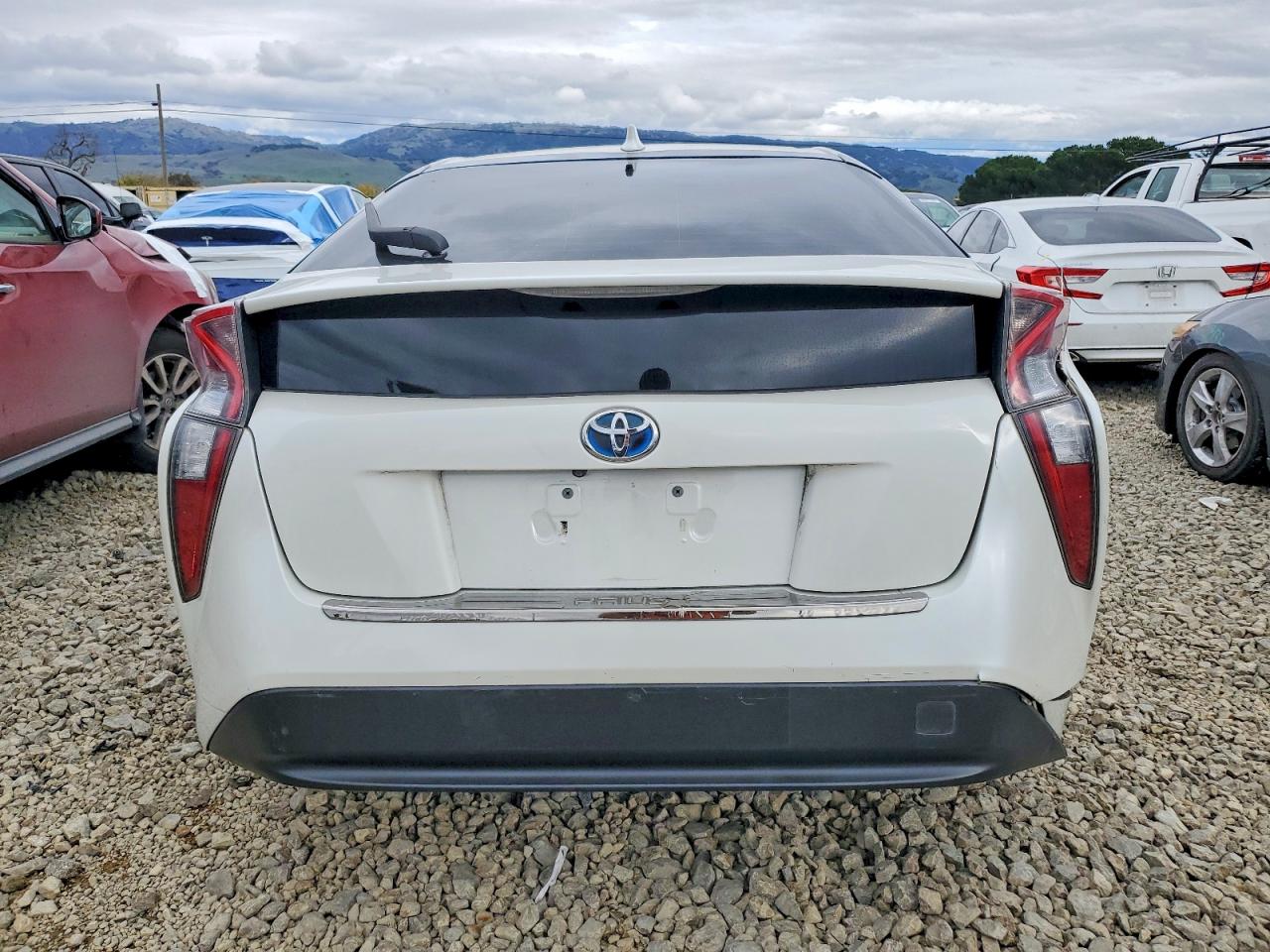 2016 TOYOTA PRIUS photo 11