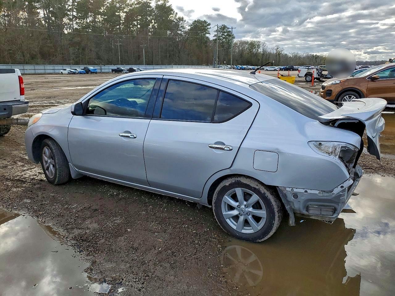 2014 NISSAN VERSA S photo 2