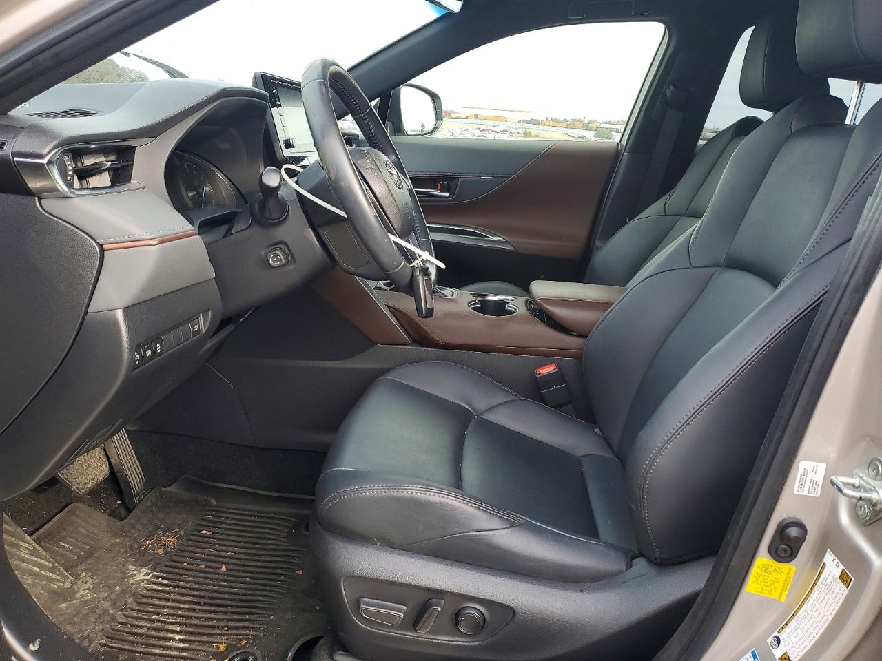 2022 TOYOTA VENZA LE photo 7