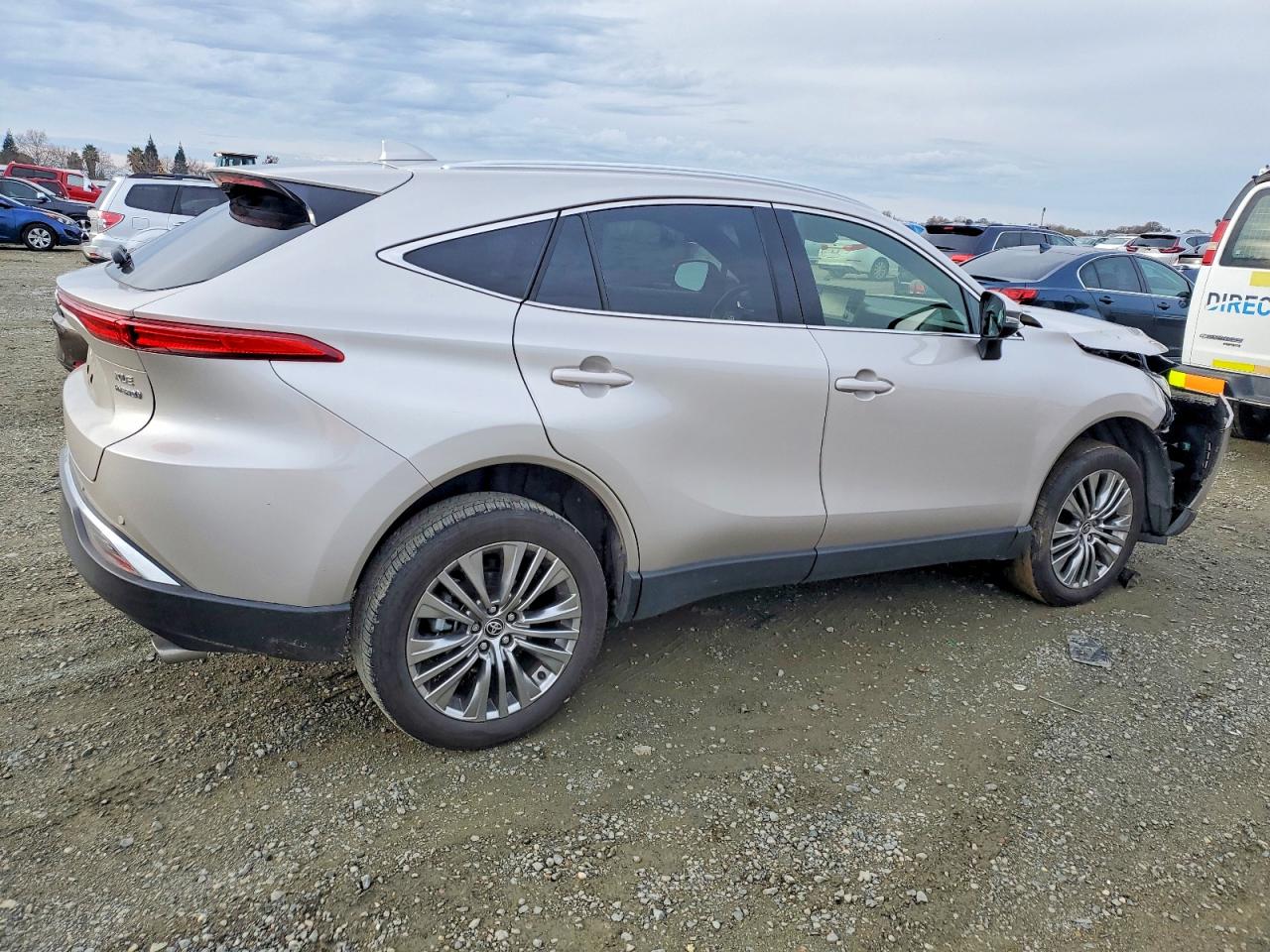 2022 TOYOTA VENZA LE photo 3